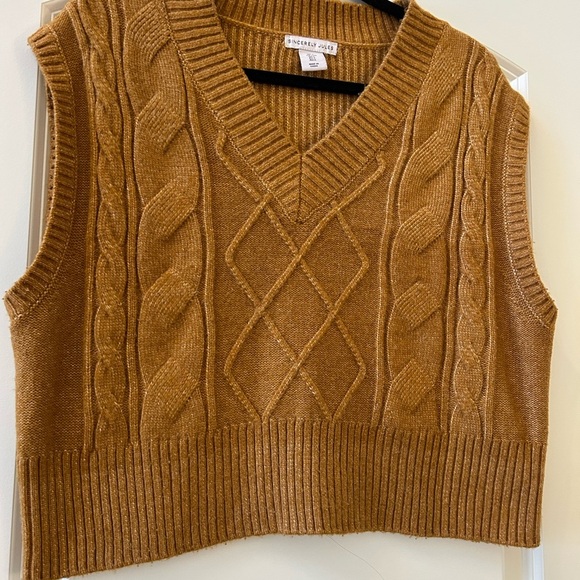 Sincerely Jules copped cable knit v neck vest. Size L. Soft and thick. - Picture 5 of 10